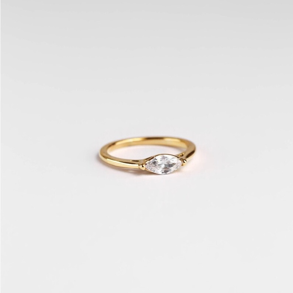 18k gold plated cubic zirconia ring marquise solitaire (size 8)